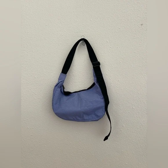 BAGGU Medium Nylon Crescent Shoulder Bag in Blueberry Blue/Purple - Picture 4 of 4